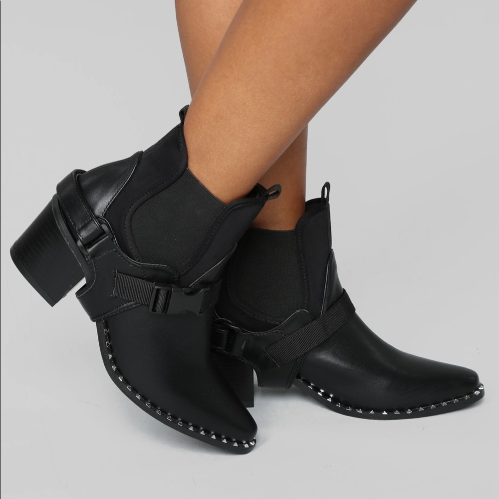Fashion Nova Black bootie